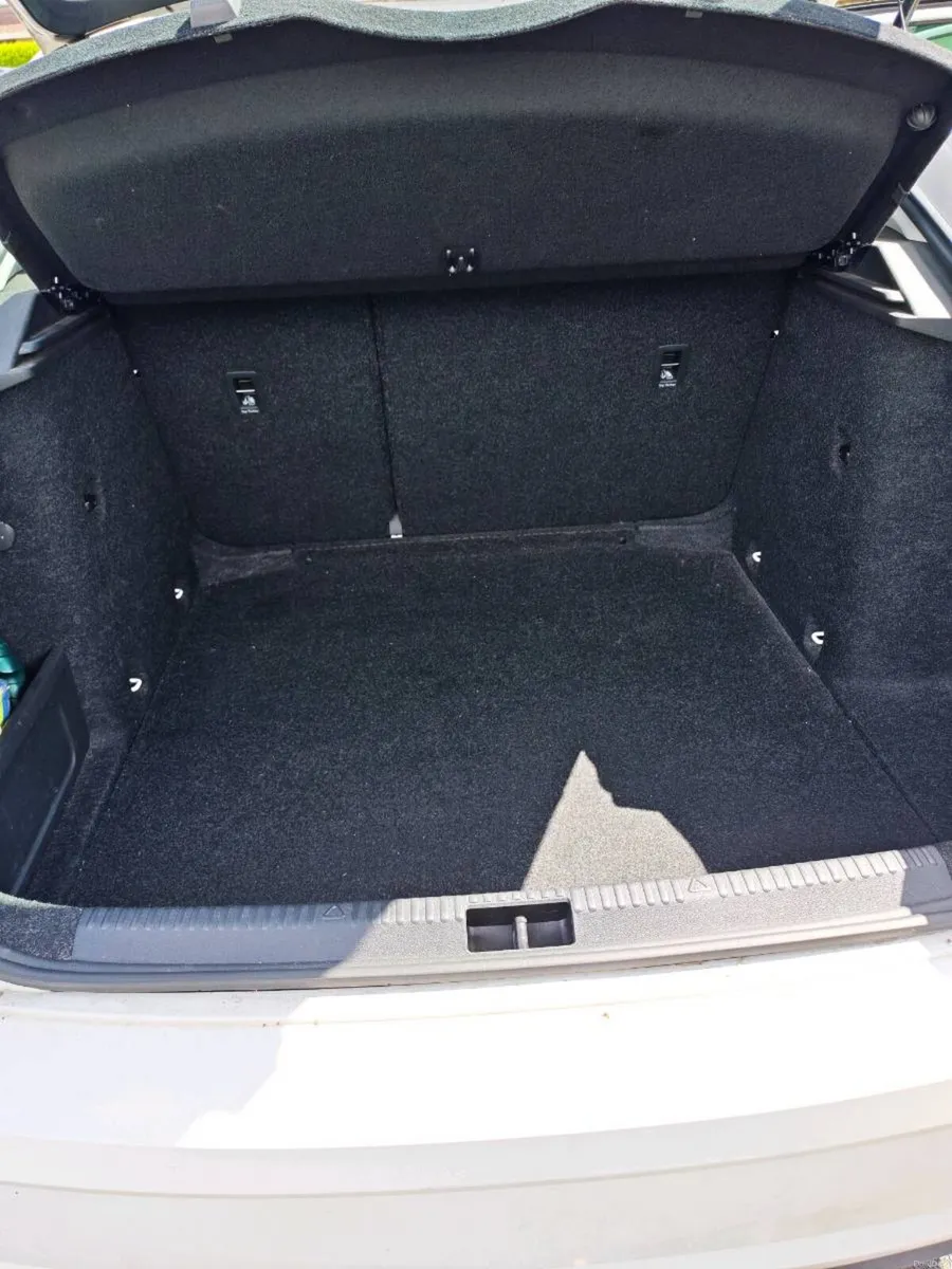 Car - Image 3