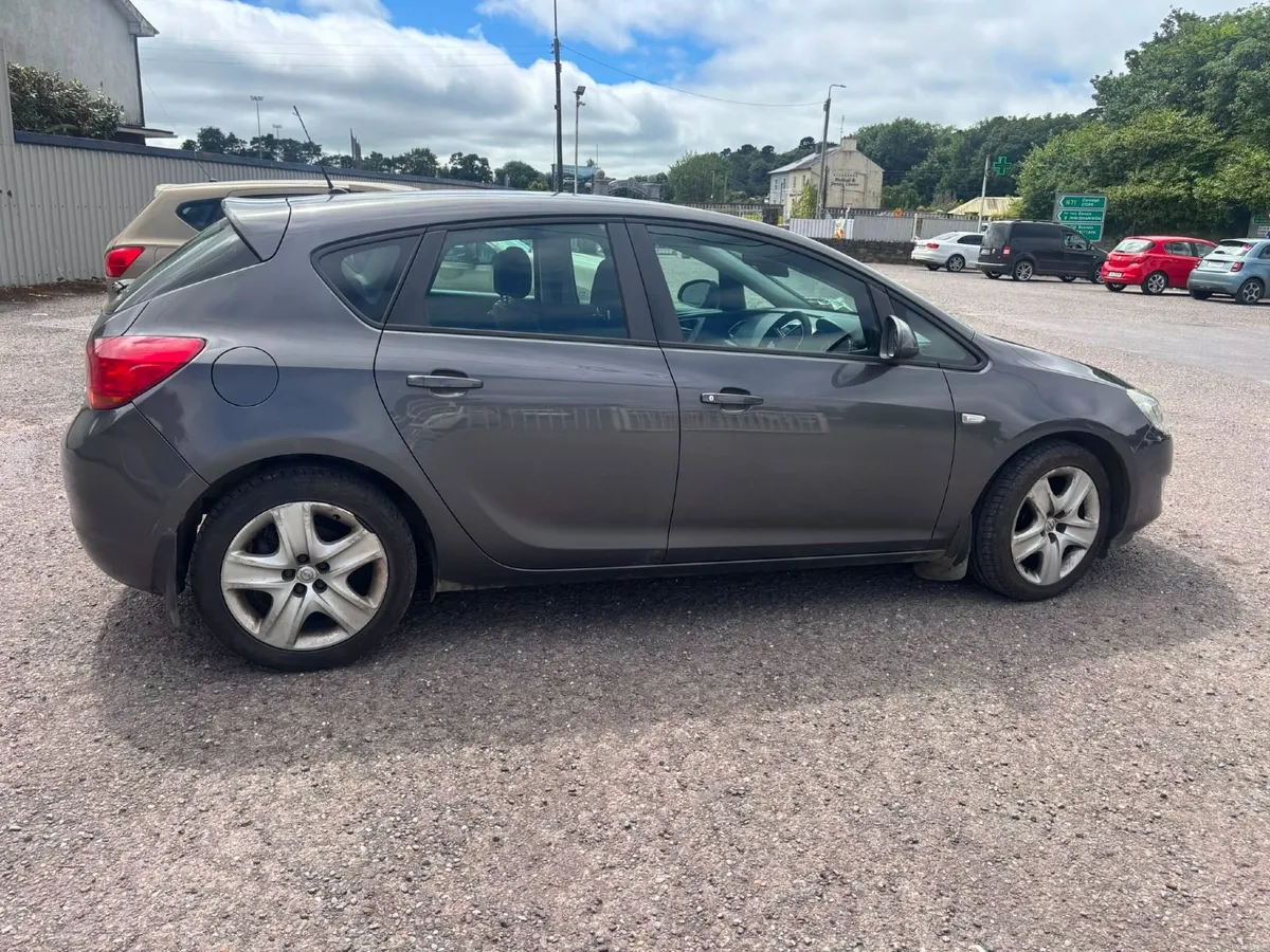 Opel Astra 1.3 Diesel 2011 - Image 4