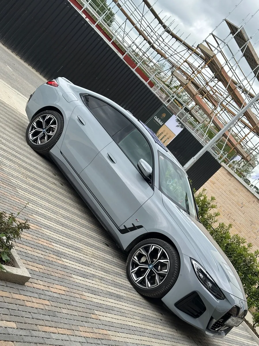 BMW i4 2022 - Image 2