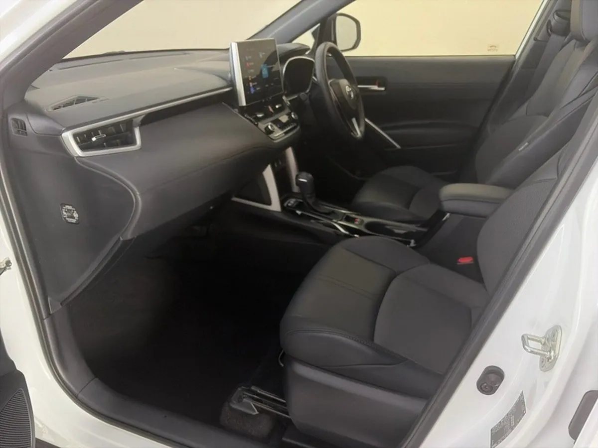 Toyota Corolla Cross HYBRID SOL - Image 6
