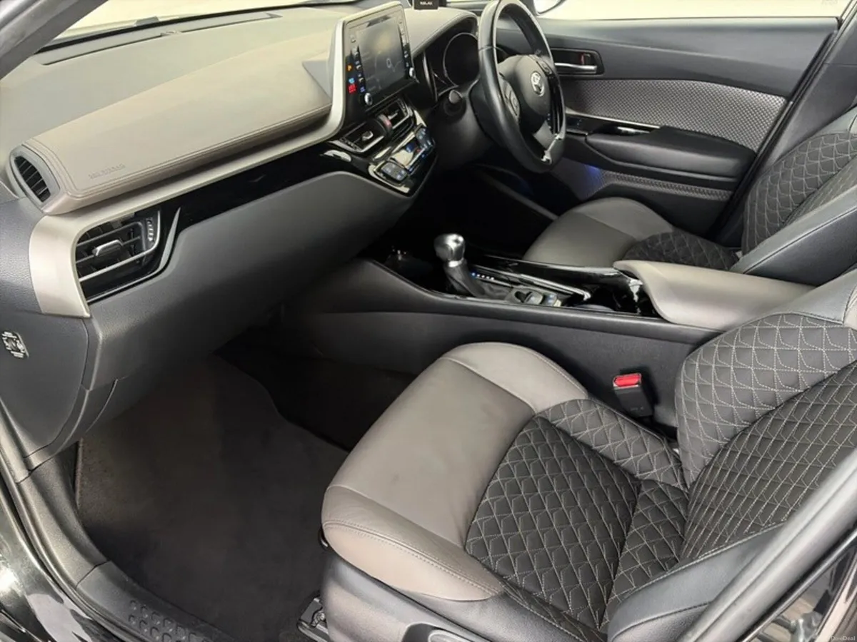 Toyota C-HR HYBRID SOL - Image 6