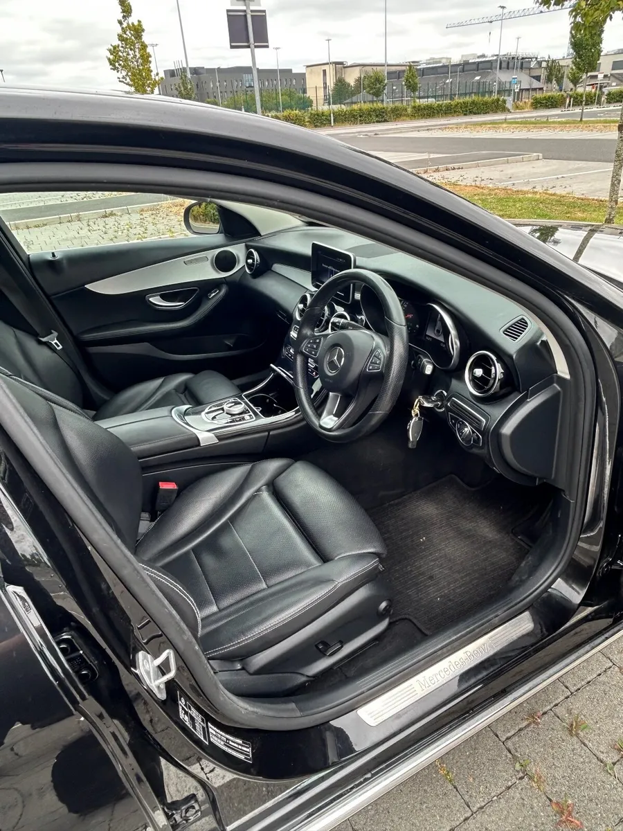 Mercedes-Benz C-Class 2019 - Image 4