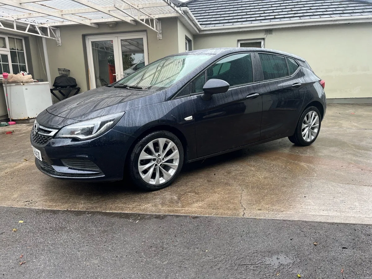 Opel Astra 1.6D 2019 - Image 1