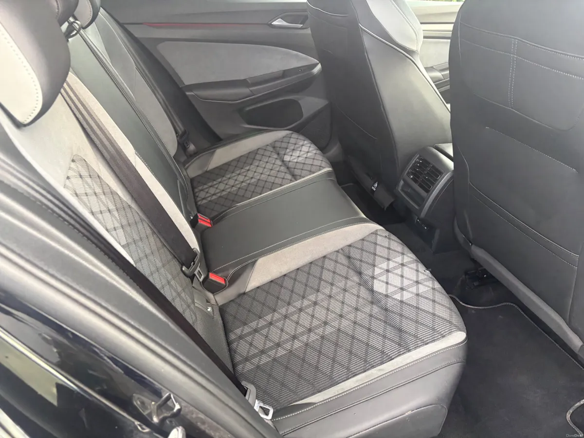 Volkswagen Golf 2023 R Line - Image 6