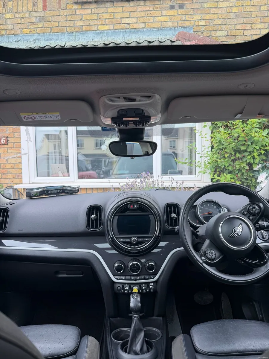 Mini Countryman exclusive petrol plug-in Hybrid - Image 6