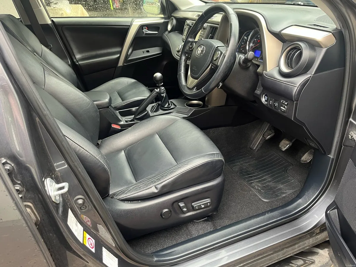 Toyota rav 4  2014 6 speed  full leather - Image 5