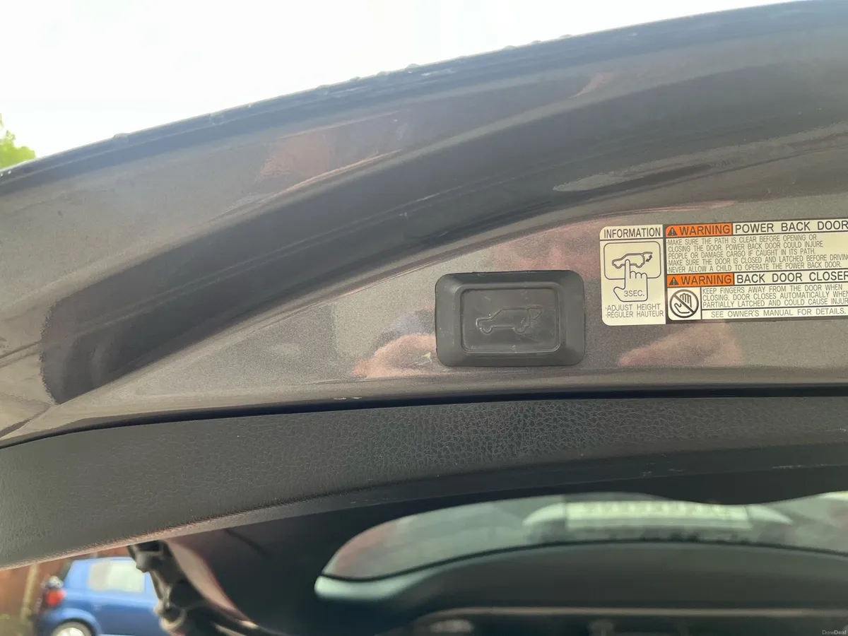 Toyota rav 4  2014 6 speed  full leather - Image 3
