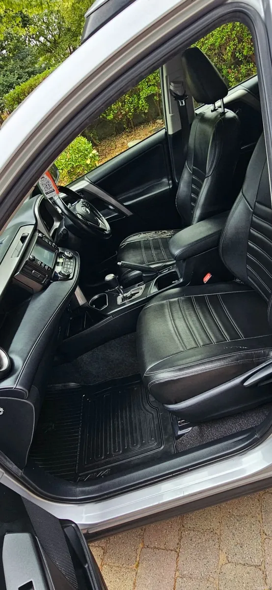 Toyota RAV4 Hybrid 2018 - Automatic - Image 6