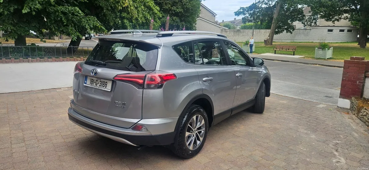 Toyota RAV4 Hybrid 2018 - Automatic - Image 3