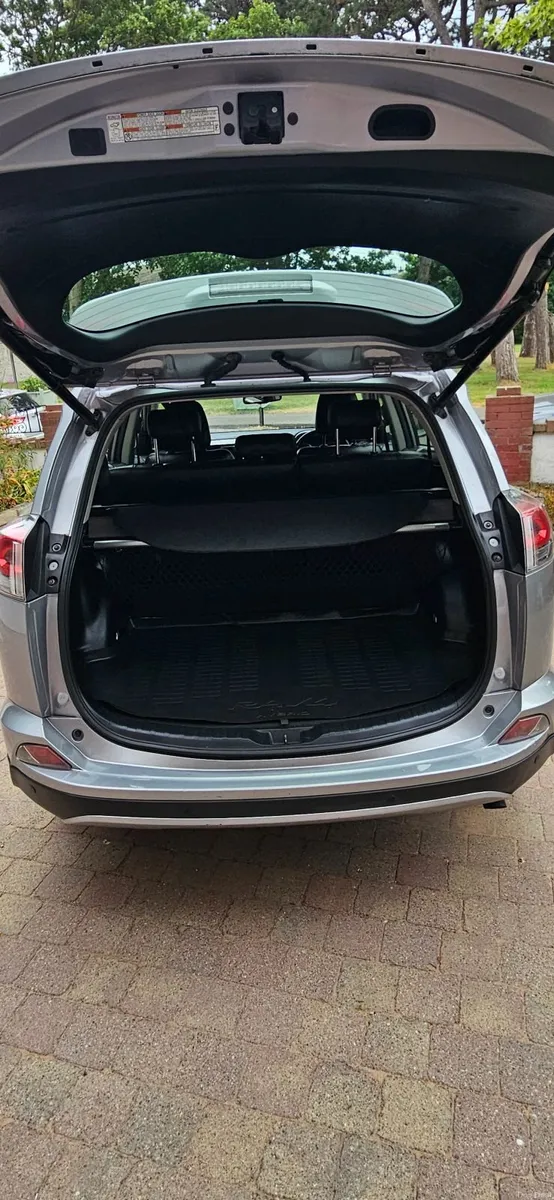Toyota RAV4 Hybrid 2018 - Automatic - Image 5