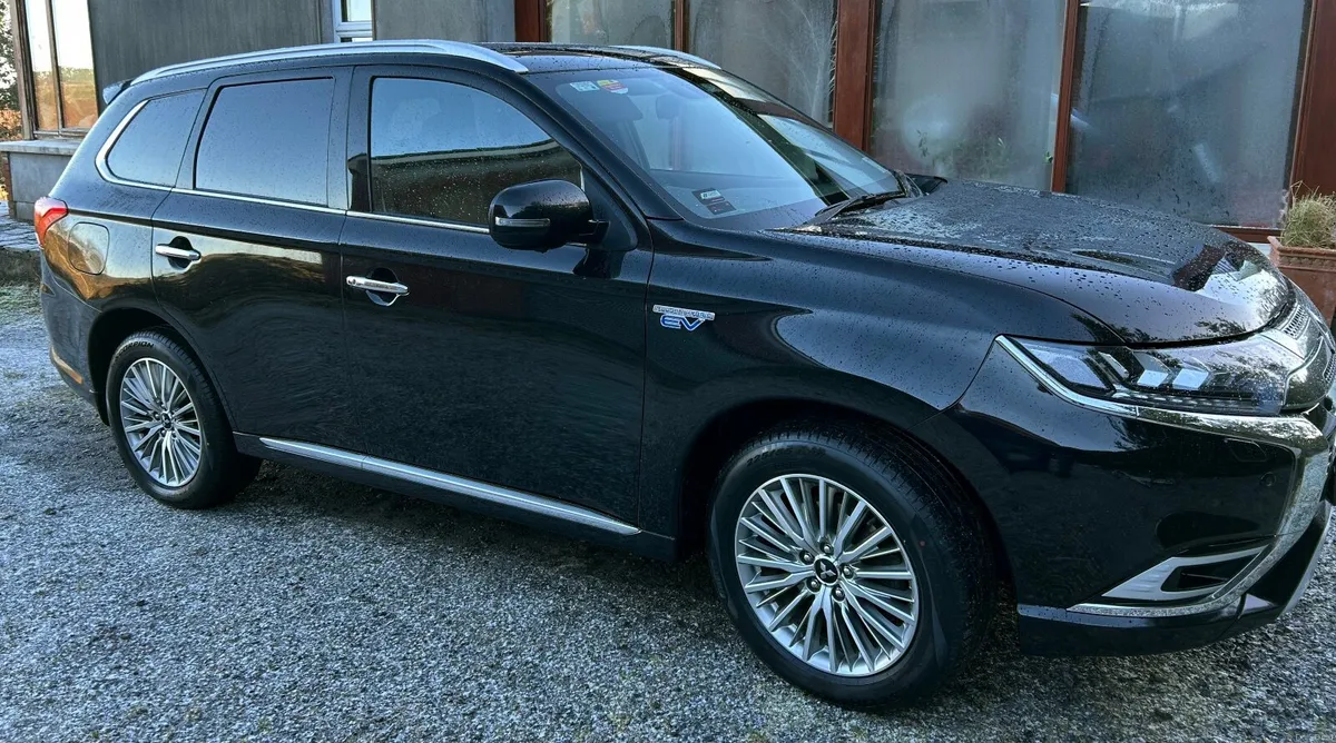 Mitsubishi Outlander 2021 Plug-In Hybrid Automatic - Image 4