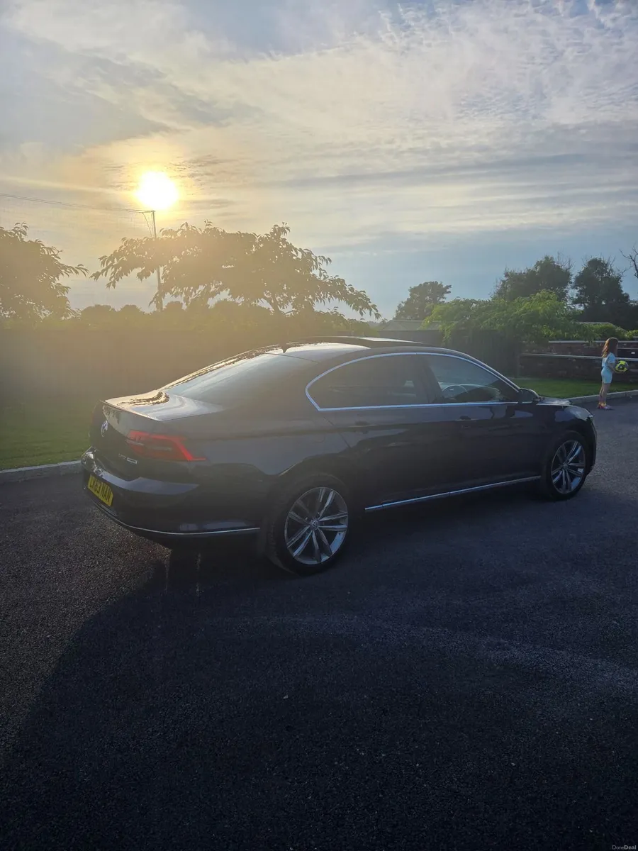 Volkswagen Passat 2017 - Image 2