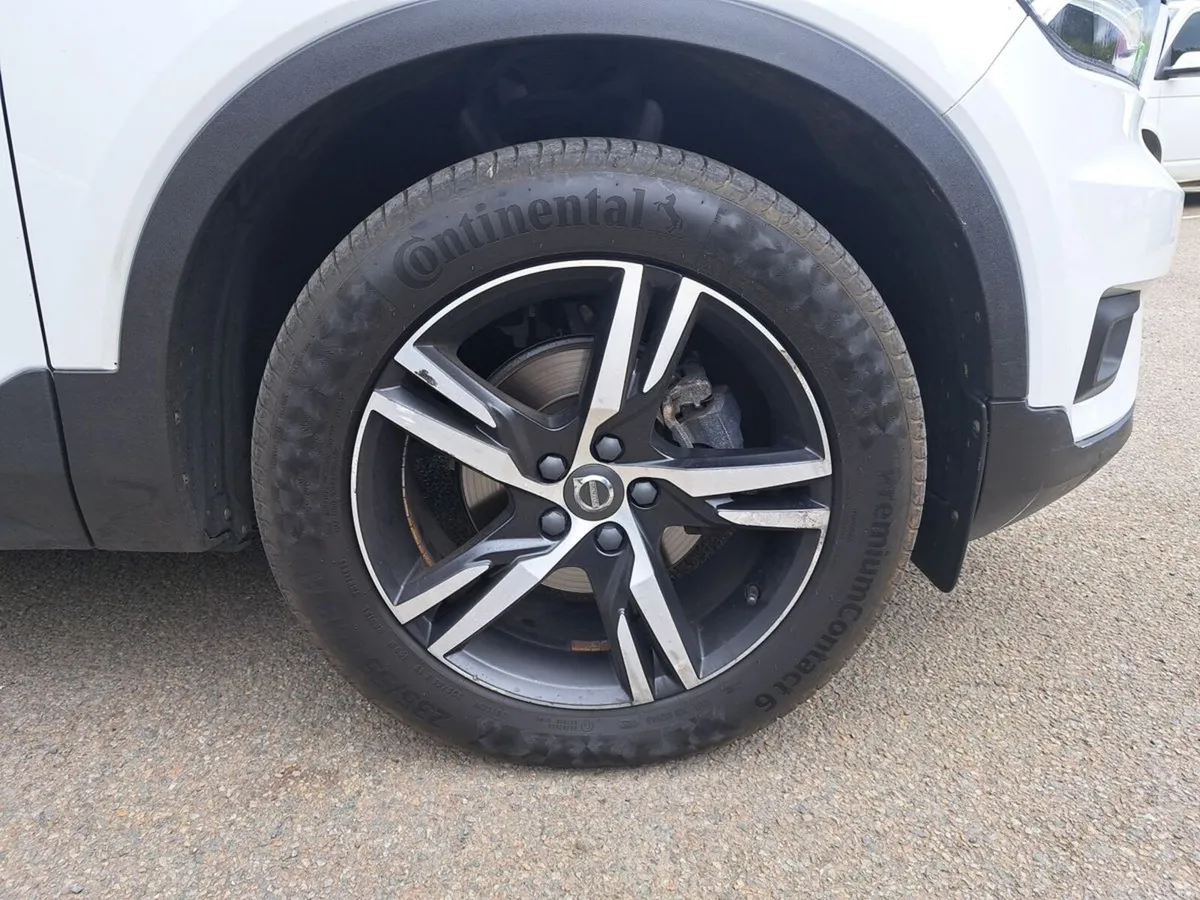 Volvo XC40 D3 DIESEL (150hp) R-Design Auto - Image 5