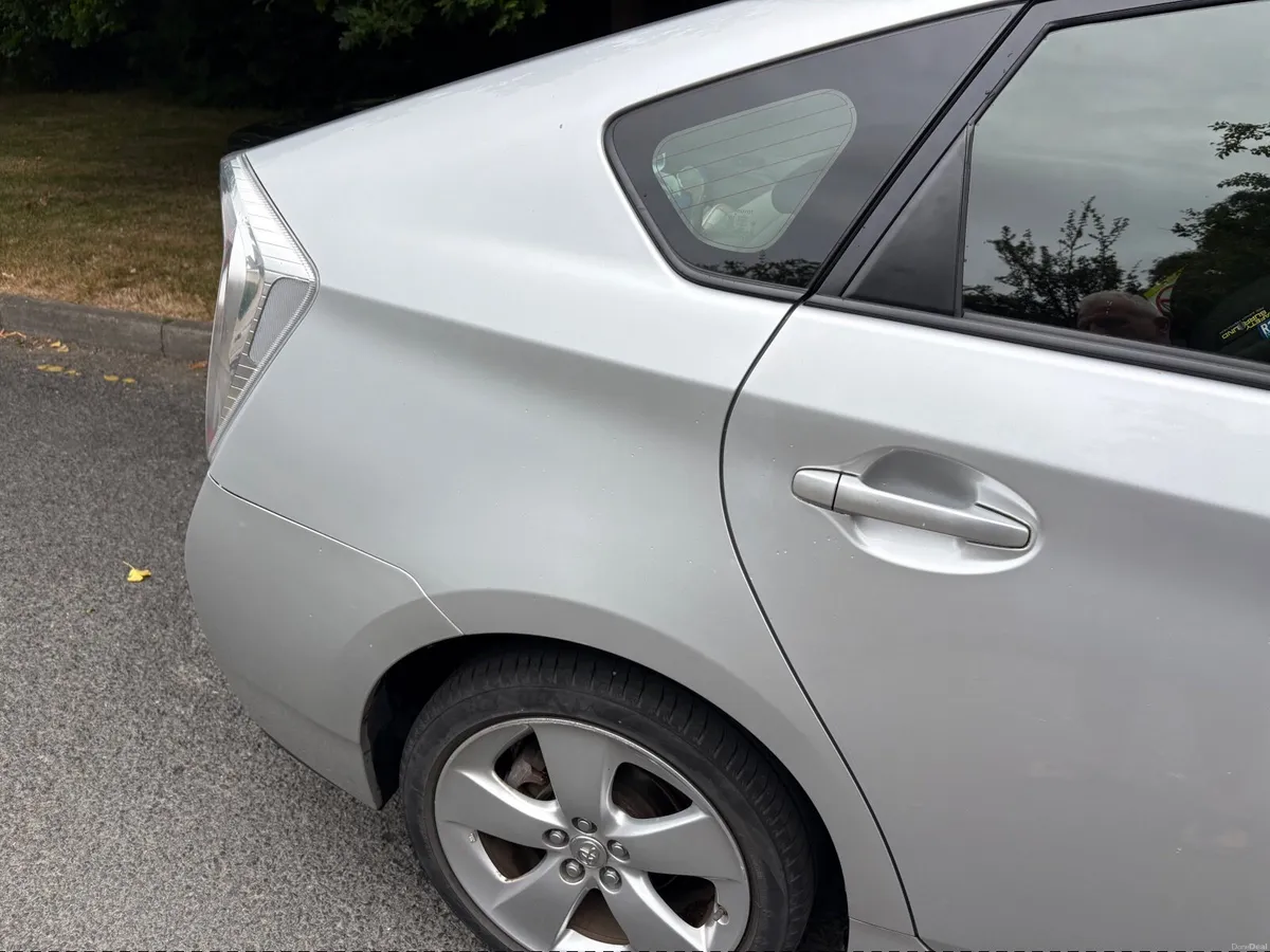 Toyota Prius 2015 - Image 5