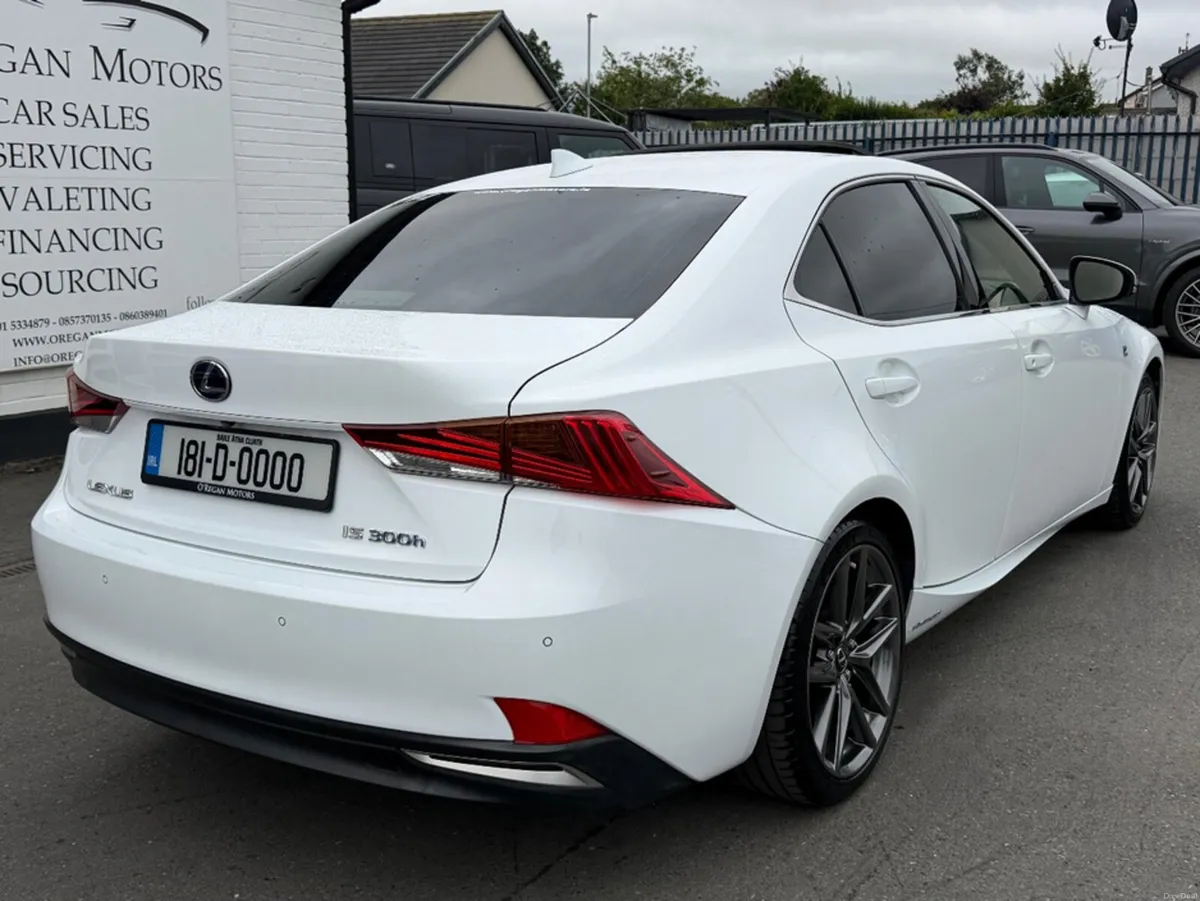 Lexus IS F-SPORT HYBRID AUTO - Image 4