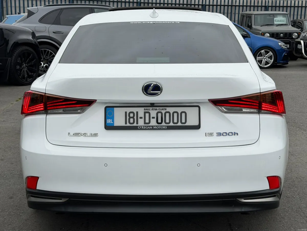 Lexus IS F-SPORT HYBRID AUTO - Image 5