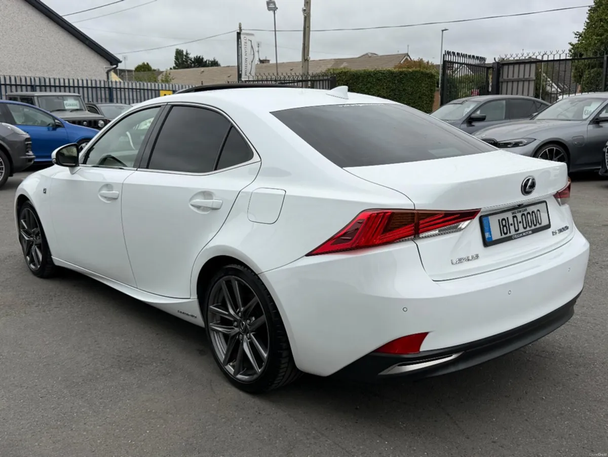 Lexus IS F-SPORT HYBRID AUTO - Image 6