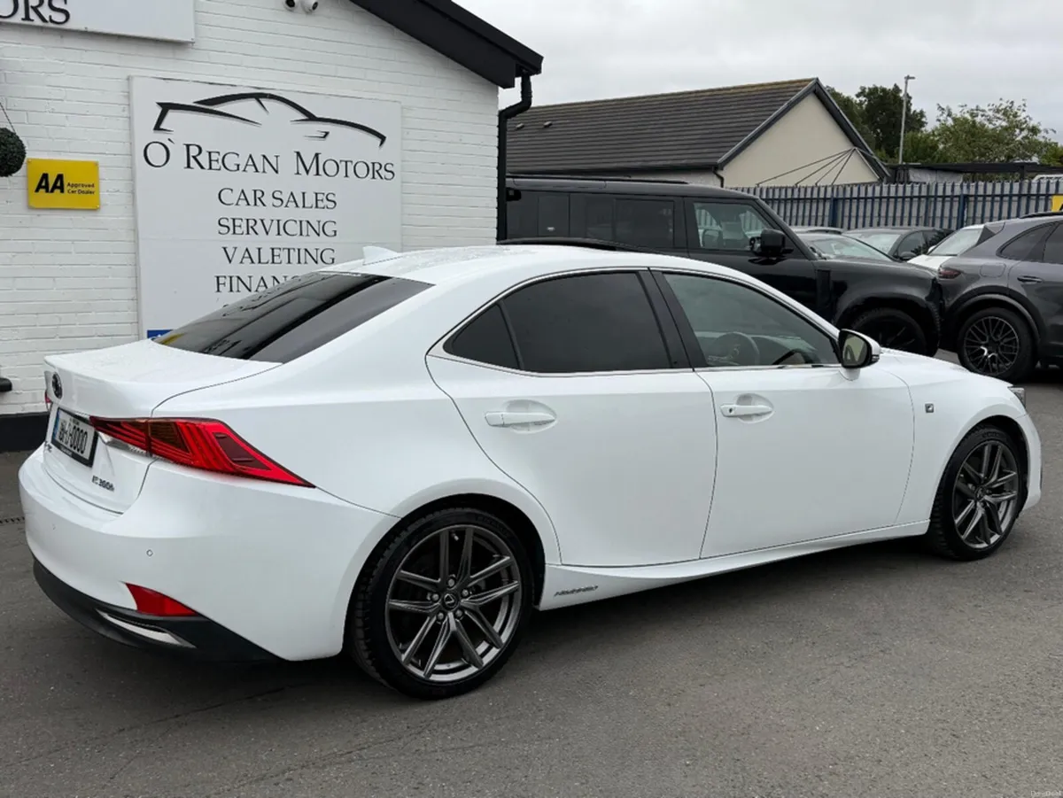 Lexus IS F-SPORT HYBRID AUTO - Image 3