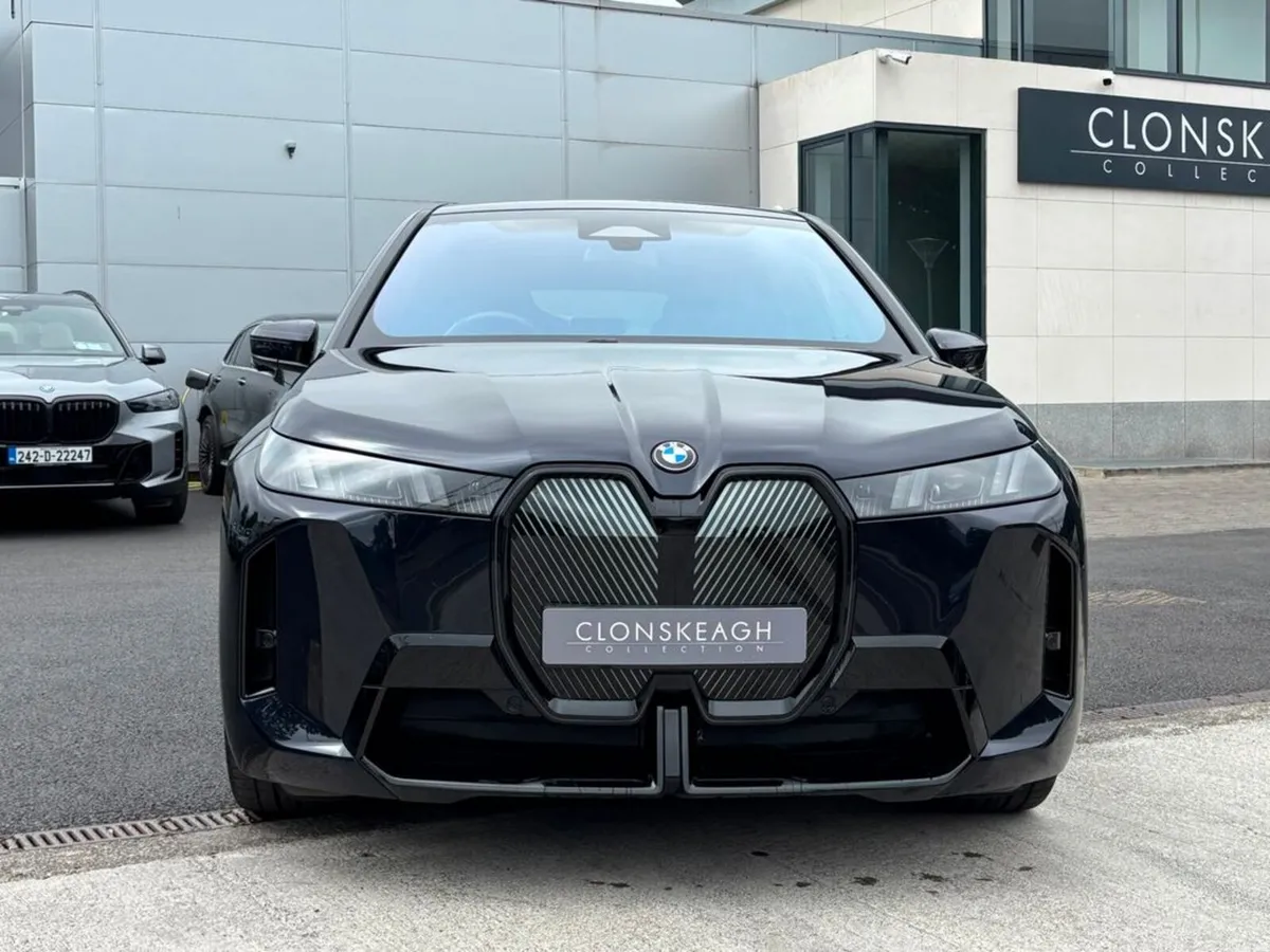 BMW iX XDRIVE45 M SPORT, 23 INCH ALLOYS - Image 3