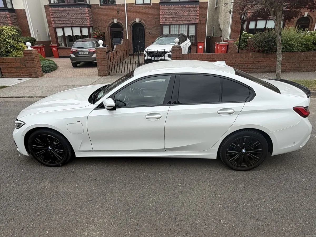 2020 BMW 330e M Sport - Image 4