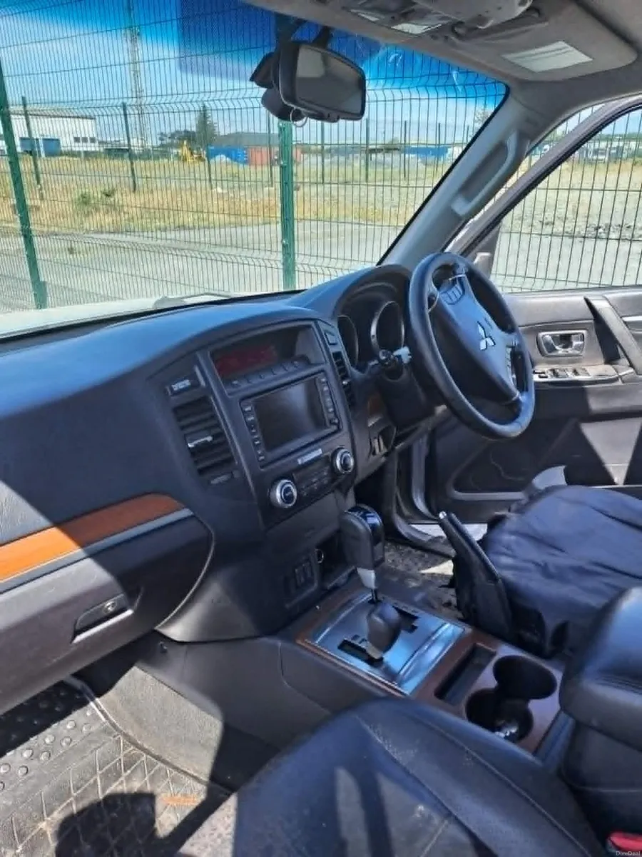 Mitsubishi Pajero 2012 - Image 4