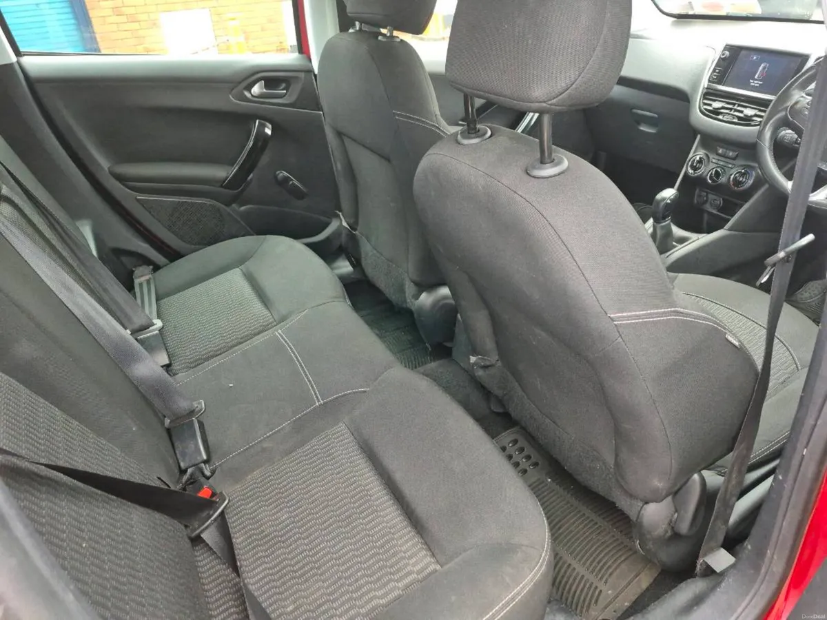 Peugeot 208 - Image 6
