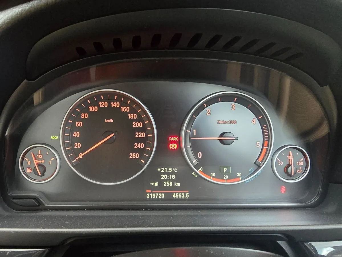 BMW 5-Series 2011 520d one owner last 10 years - Image 3