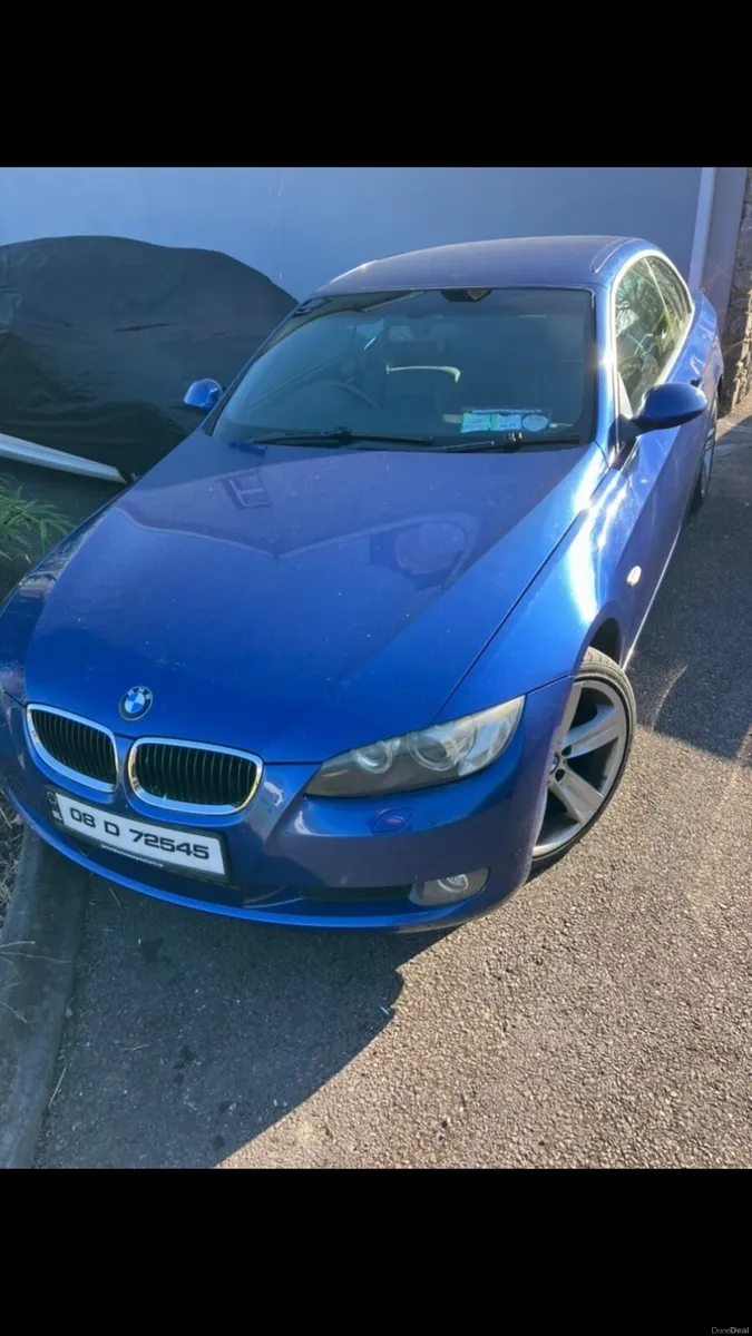 BMW 320 convertible year 2008 - Image 4