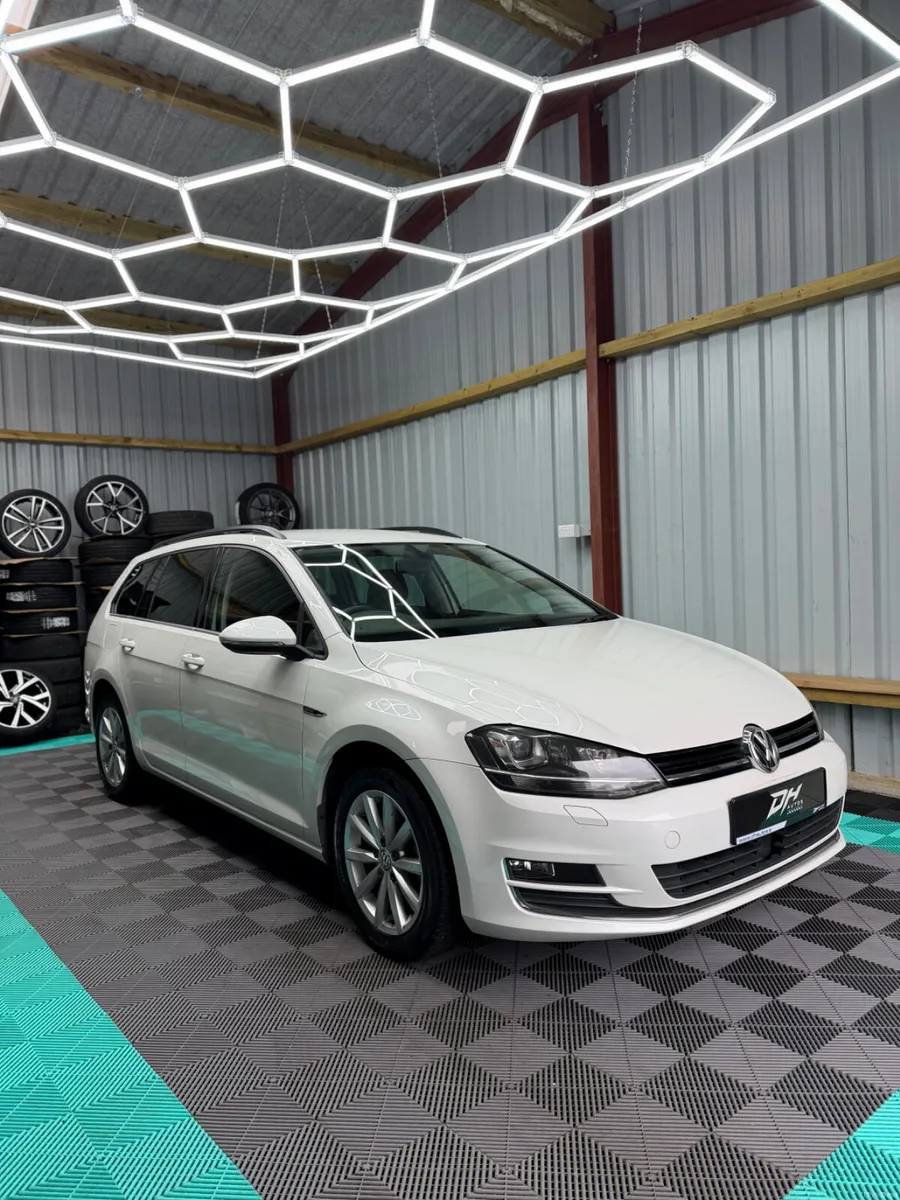 2015(152) Golf Estate 1.2 Petrol - Lounge Edition! - Image 1
