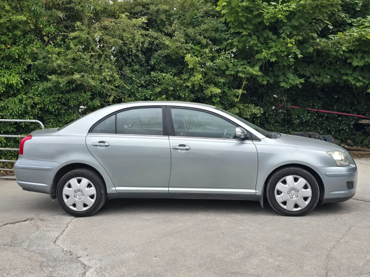 Toyota Avensis 2008 petrol ⛽️ low miles - Image 4