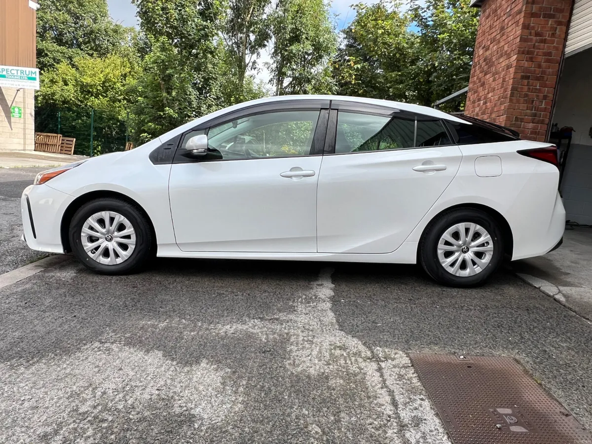 Toyota Prius 1.8L Hybrid 2022 - Image 4