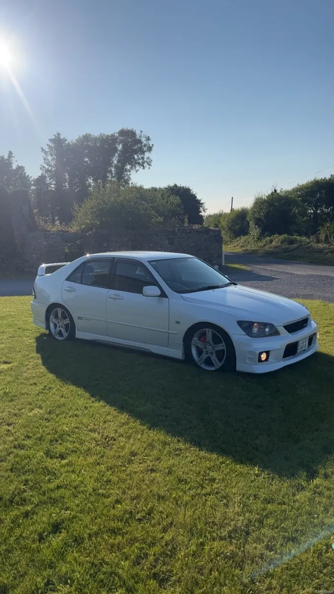 Toyota altezza - Image 1