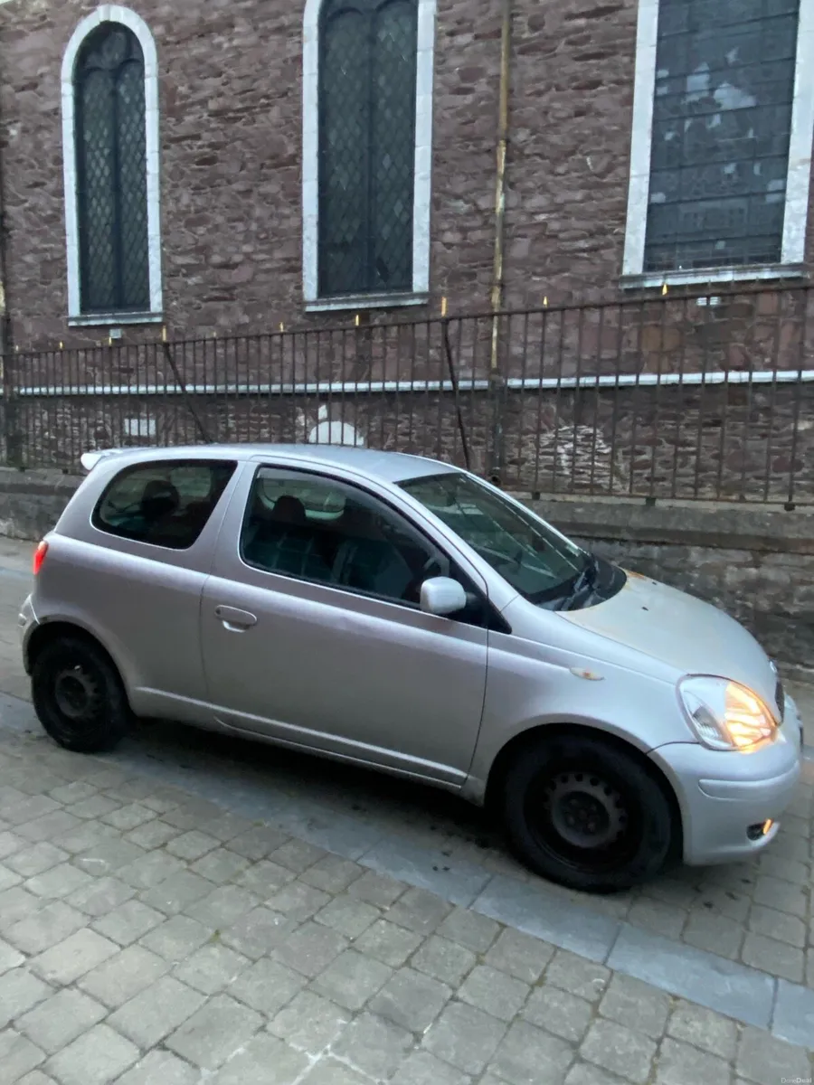 Toyota Yaris 2005 - Image 2