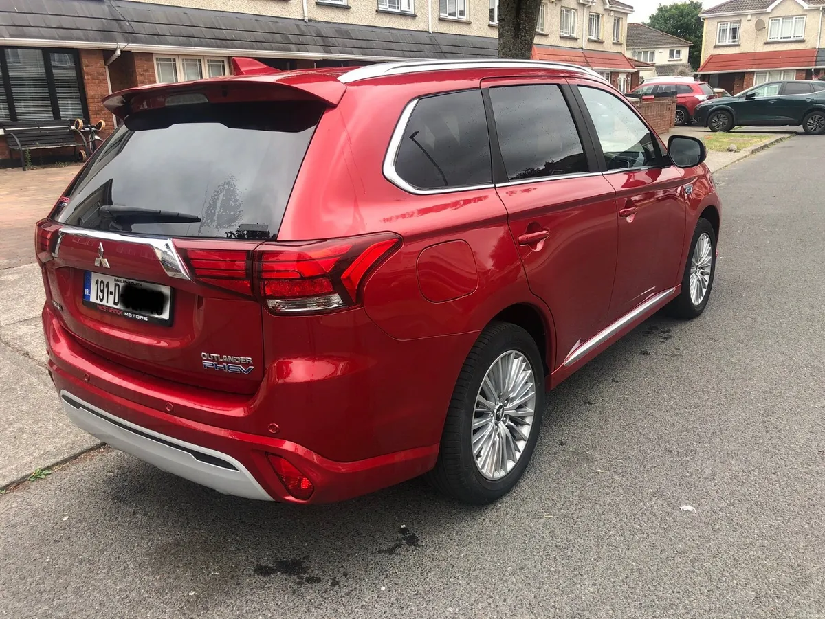 Mitsubishi Outlander 2019 Petrol plug-in Hybrid - Image 6