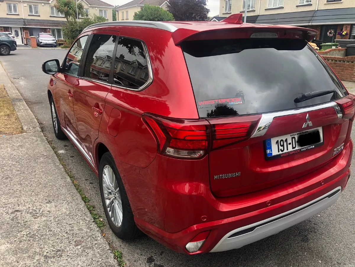 Mitsubishi Outlander 2019 Petrol plug-in Hybrid - Image 5