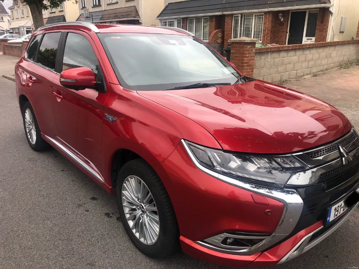 Mitsubishi Outlander 2019 Petrol plug-in Hybrid - Image 4
