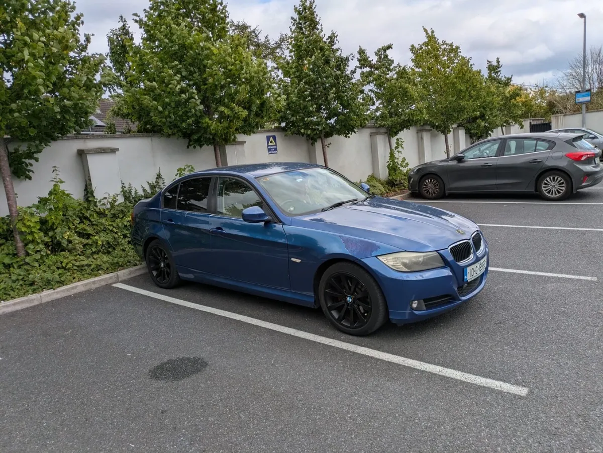 BMW 3-Series 2010 - Image 5