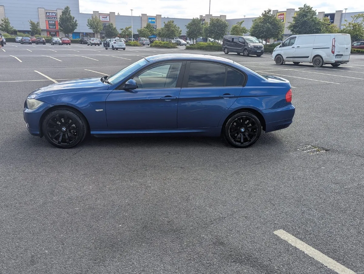 BMW 3-Series 2010 - Image 6