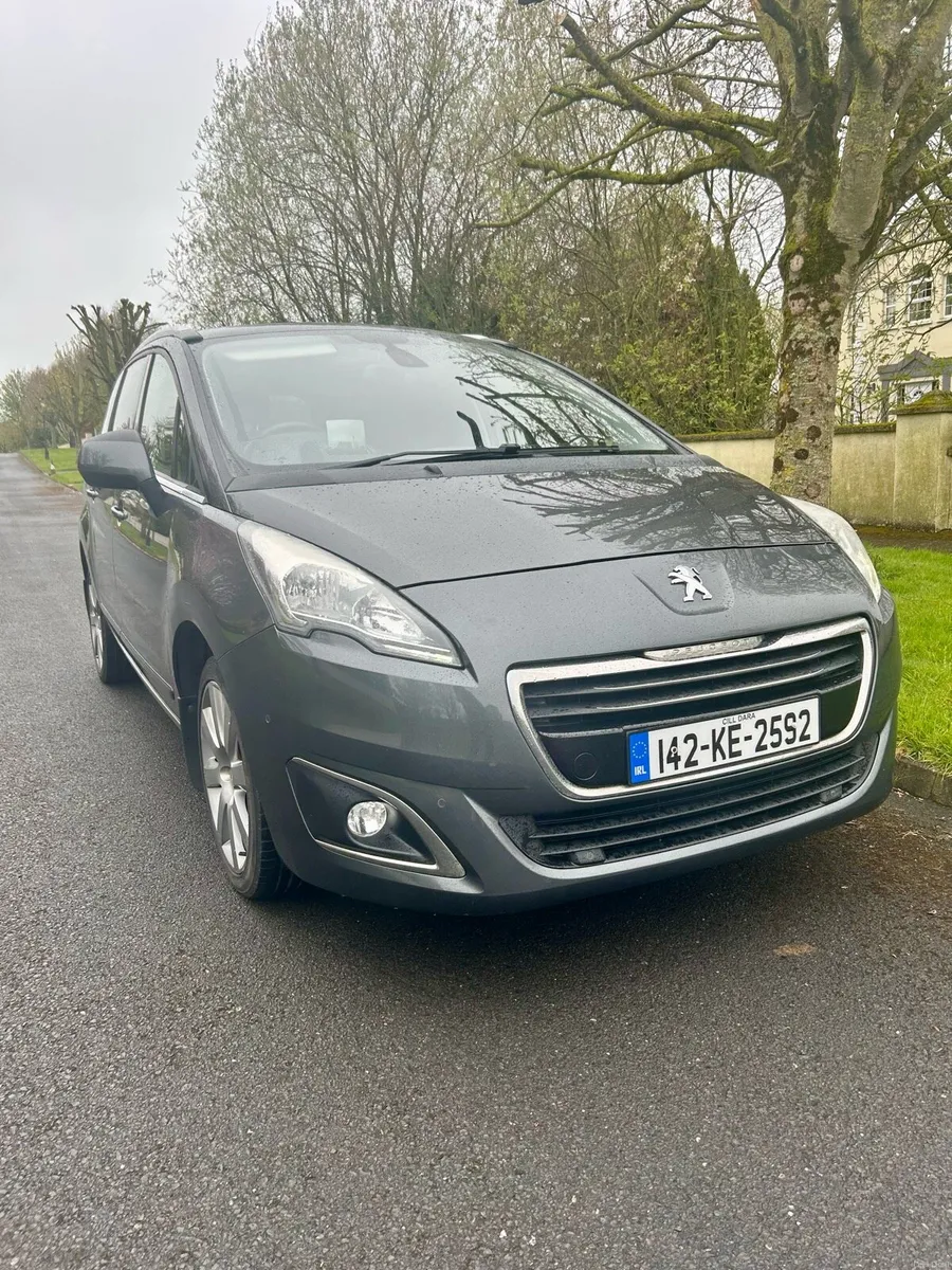 2014 Peugeot 5008 7 seats Glass Roof - Image 2