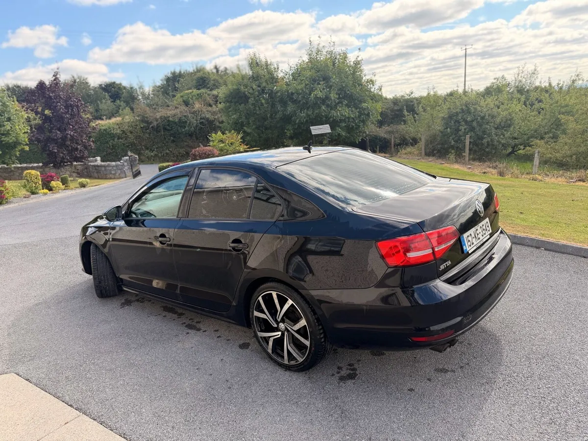 152 Black Volkswagen Jetta 2.0 L Automatic - Image 5