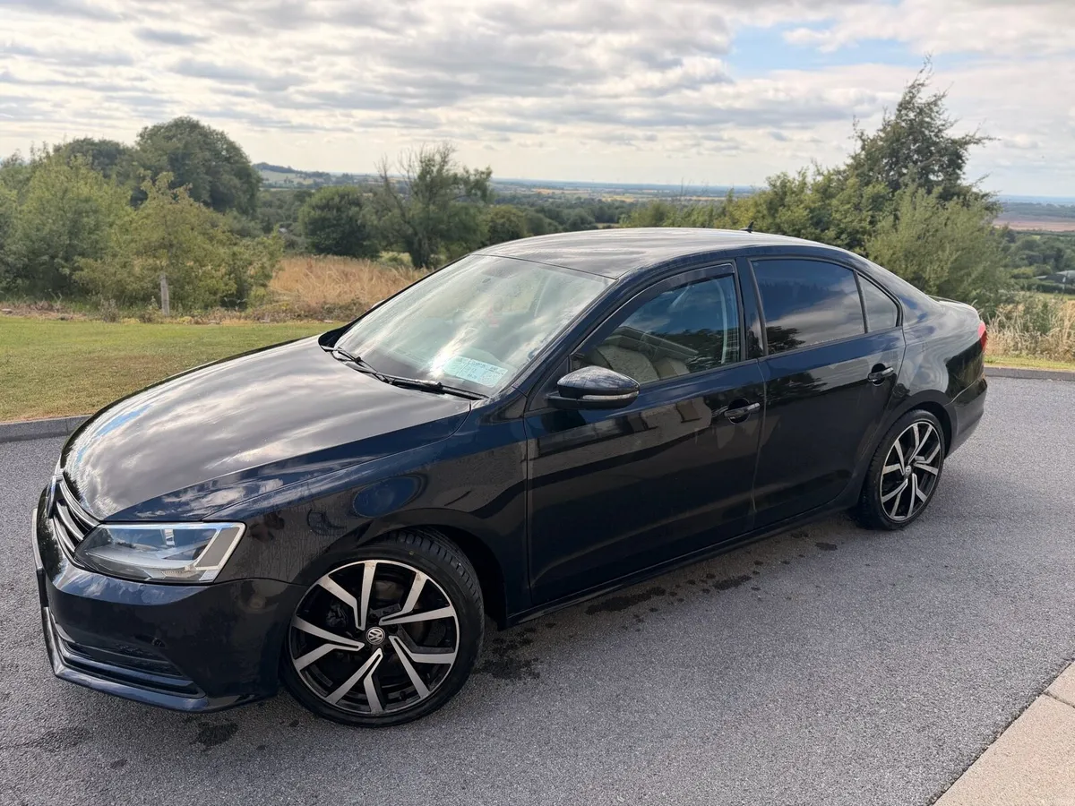 152 Black Volkswagen Jetta 2.0 L Automatic - Image 3