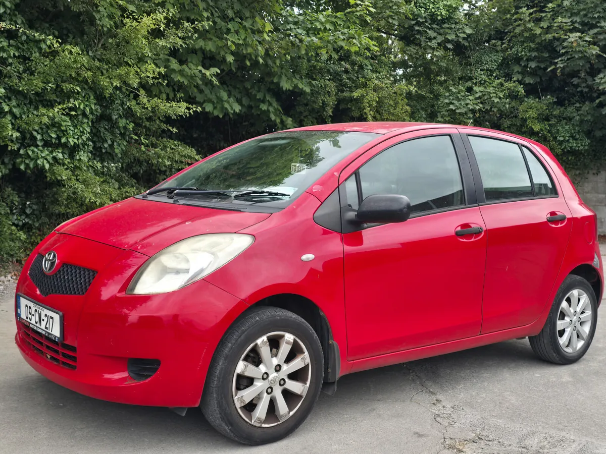 €1650 Toyota Yaris 2009 1.0L nct&taxed €1650 - Image 1