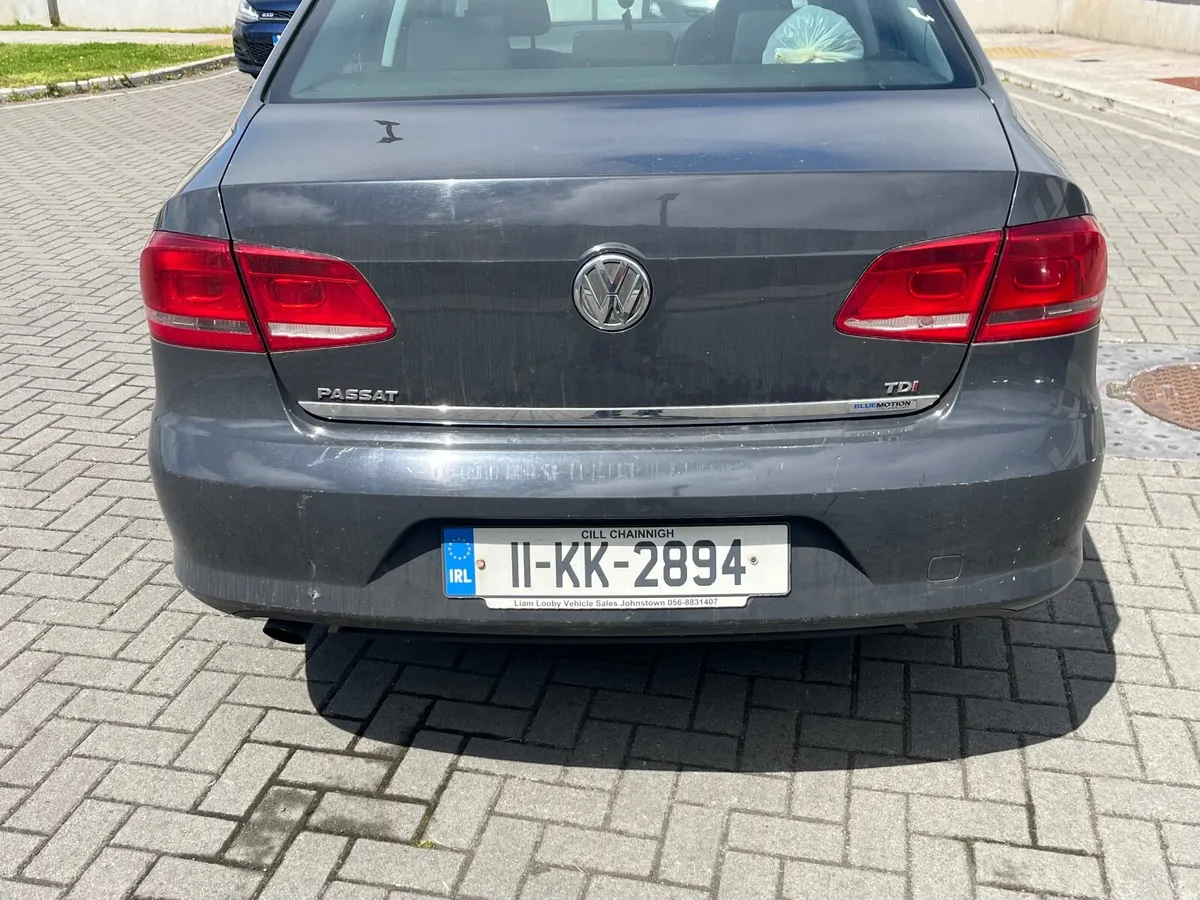 Volkswagen Passat 2011 - Image 2