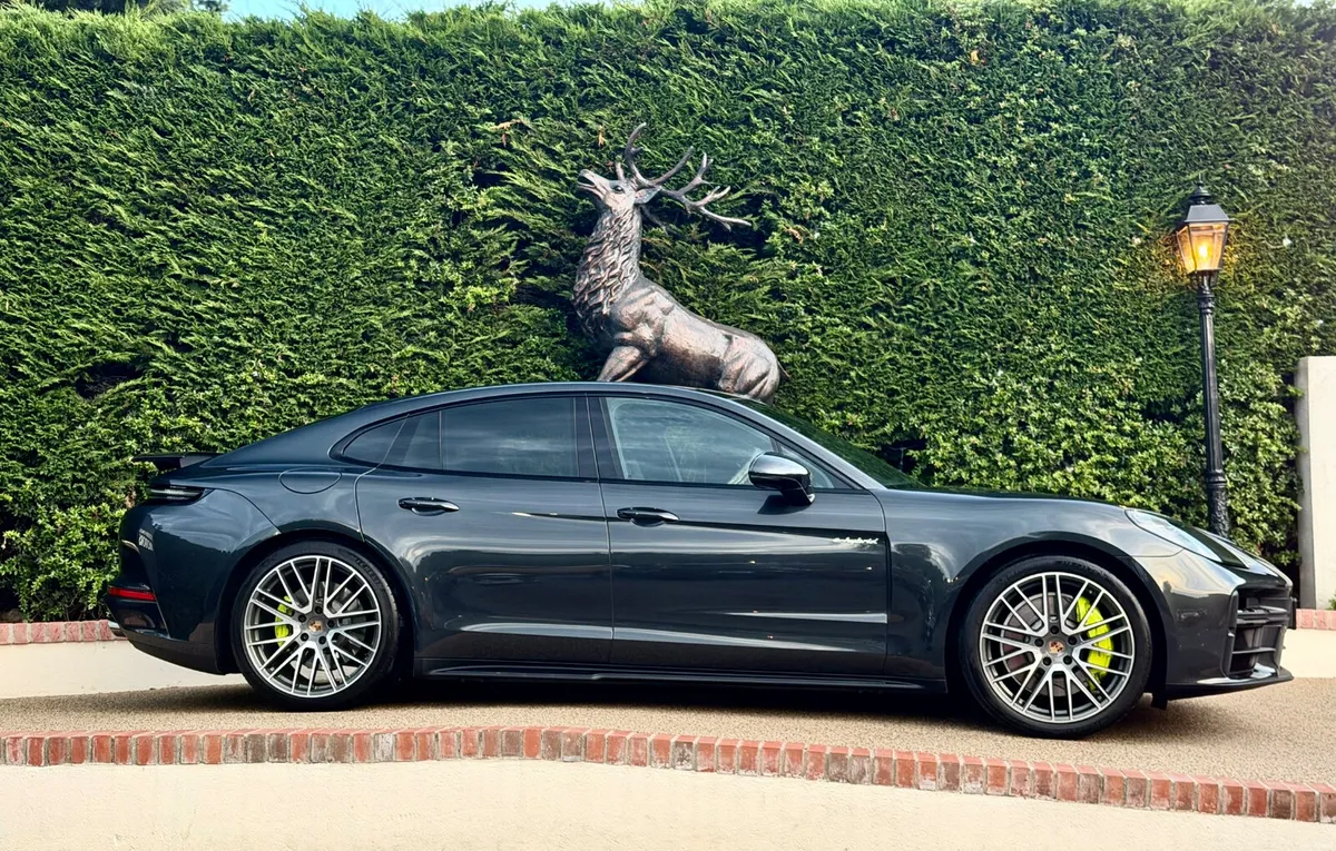 242D Porsche Panamera 4 great spec as new - Image 3