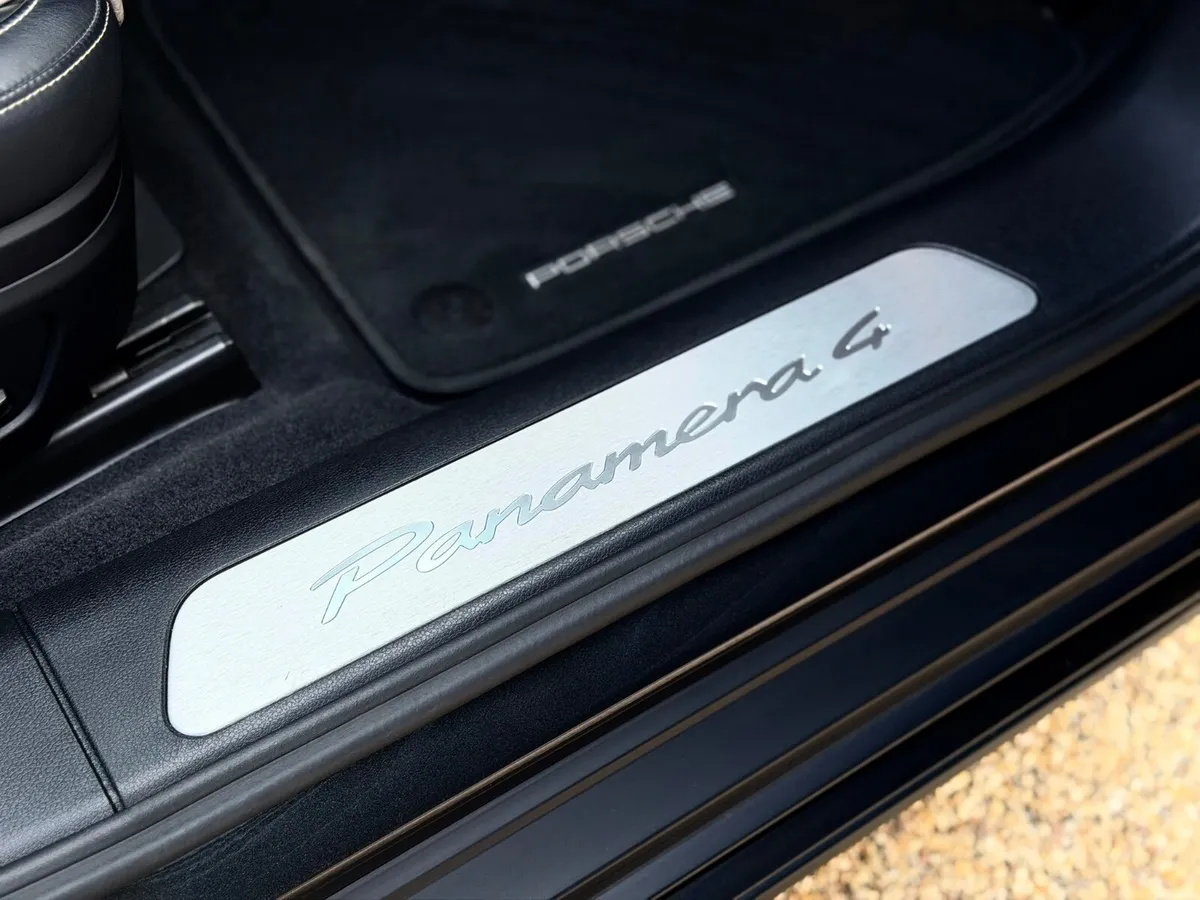 242D Porsche Panamera 4 great spec as new - Image 6