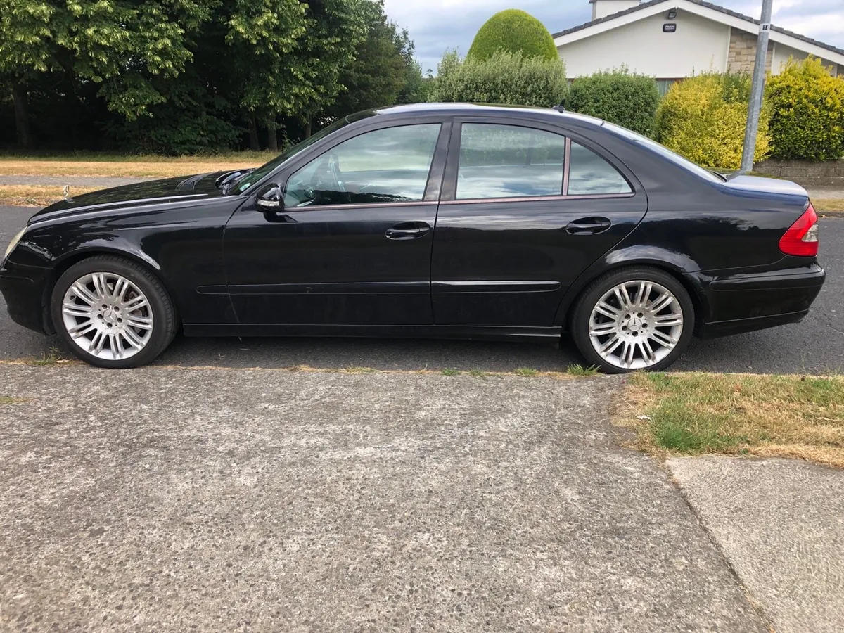 Mercedes E200 com - Image 4