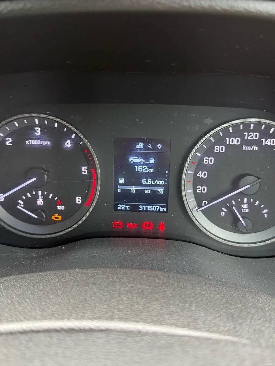 162 Hyundai Tuscon  QUICK SALE (read description) - Image 6