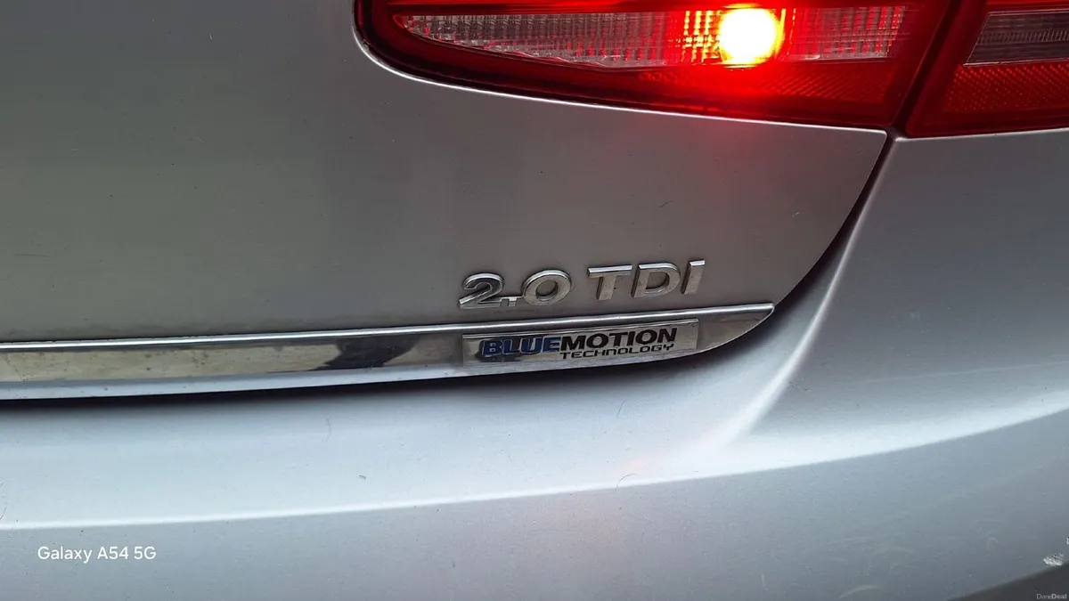 Volkswagen Passat 2013 - Image 2