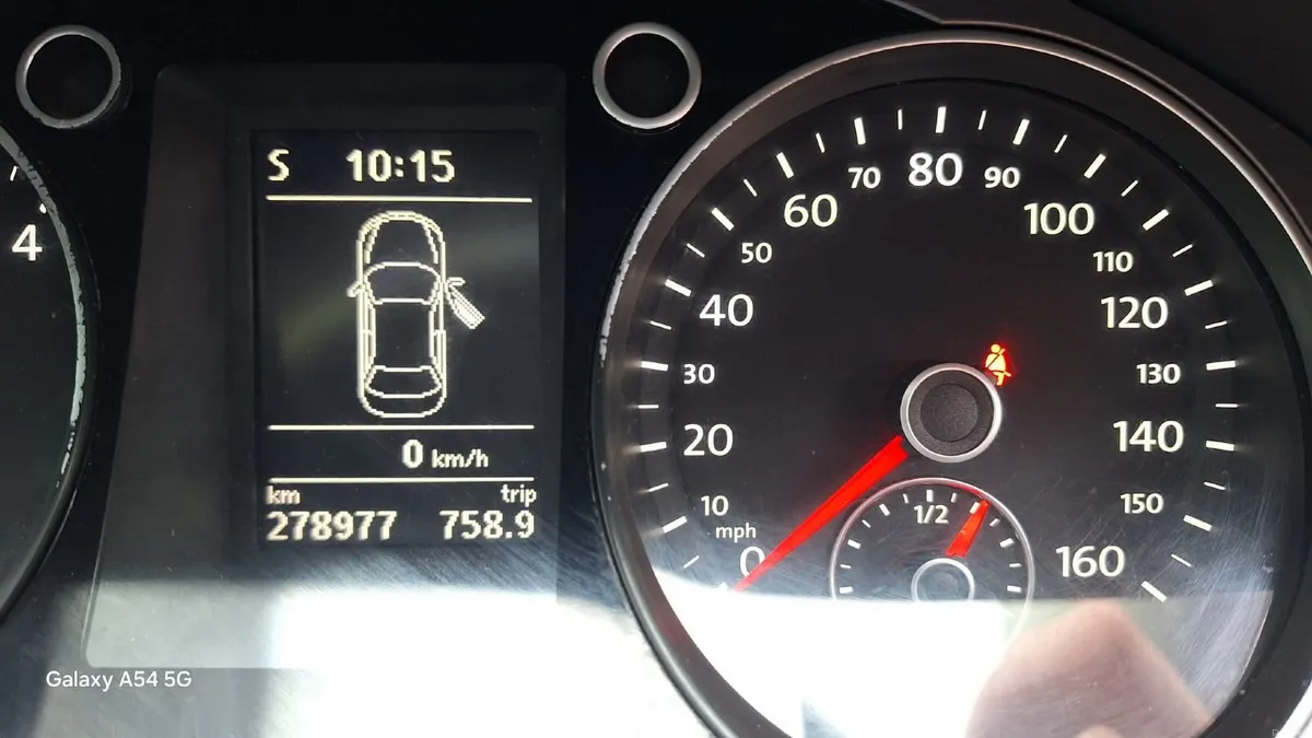 Volkswagen Passat 2013 - Image 6