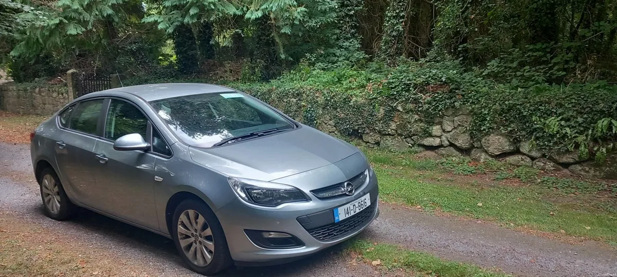 Opel Astra 2014 - Image 1